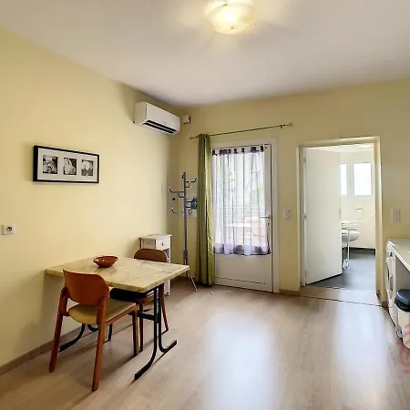 F2 Climatise Avec Terrasse Et Parking, Proche Des Thermes Et Du Centre - Les Bains - Fr-1-451-164