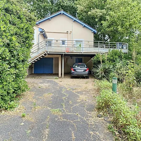 Apartment F2 Climatise Avec Terrasse Et Parking, Proche Des Thermes Et Du Centre - Les Bains - Fr-1-451-164 *