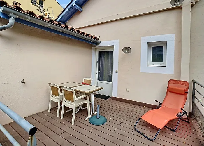 F2 Climatise Avec Terrasse Et Parking, Proche Des Thermes Et Du Centre - Les Bains - Fr-1-451-164 Apartmán *