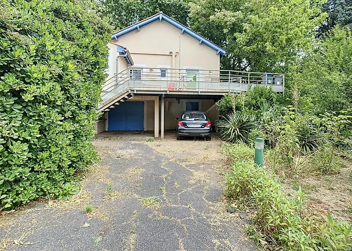 Apartmán F2 Climatise Avec Terrasse Et Parking, Proche Des Thermes Et Du Centre - Les Bains - Fr-1-451-164 *